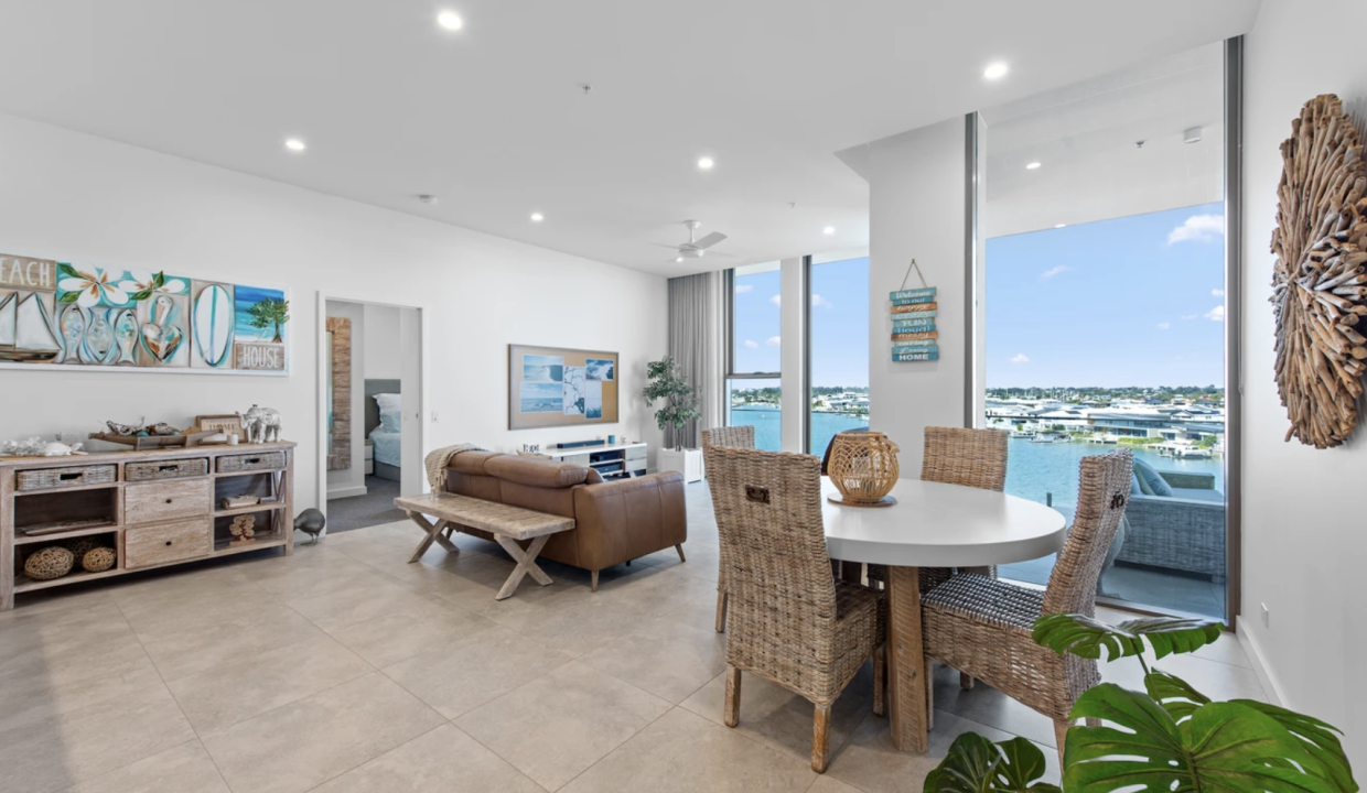 607:15 Aqua Street, Newport 4