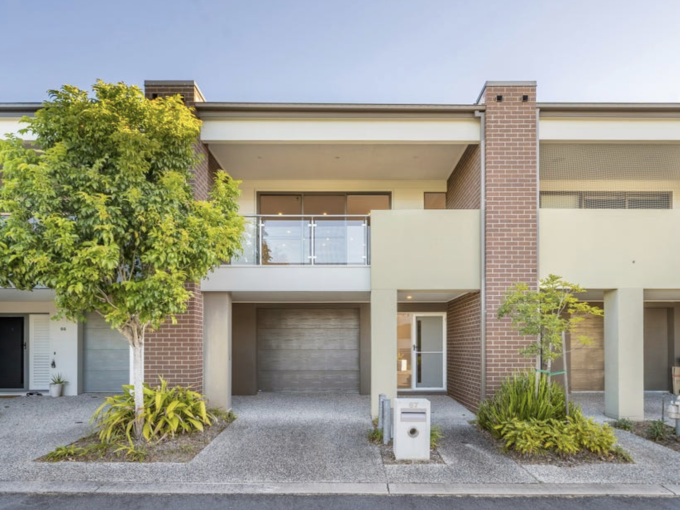 67/25 The Corso, North Lakes