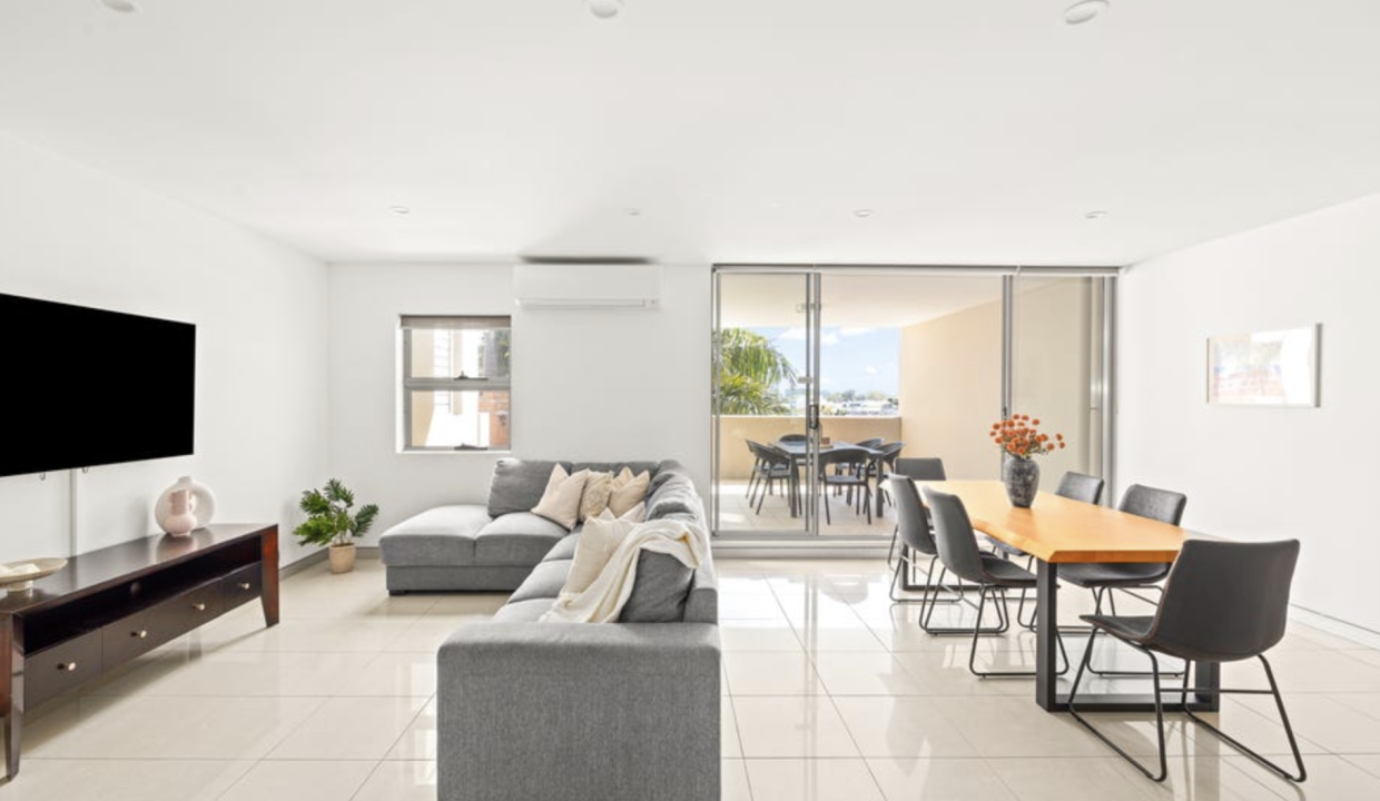 9:83 Marine Parade Redcliffe 2