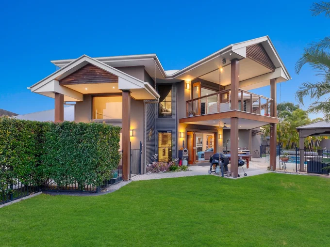 9 Montgomerie Parade, North Lakes – An Entertainer’s Dream with Space for the Whole Family!